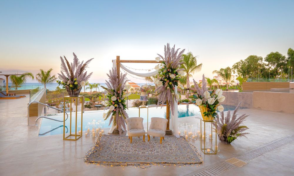 pros and cons of destination wedding