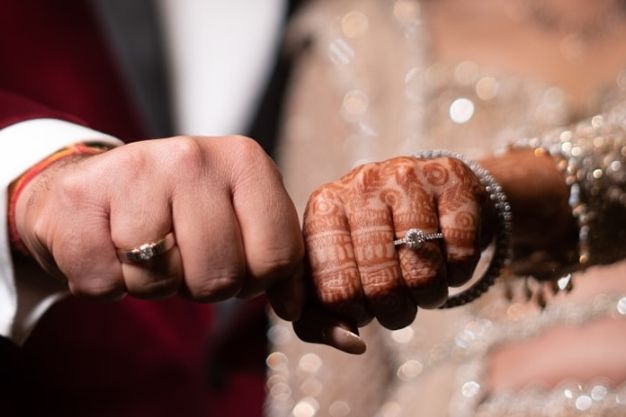 Elite Matrimonial Services vs Self Search: Pros, Cons & What Works Better